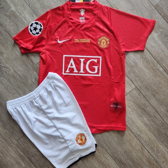 Manchester United Retro set for kids Ronaldo 7 - Picture 4 of 5